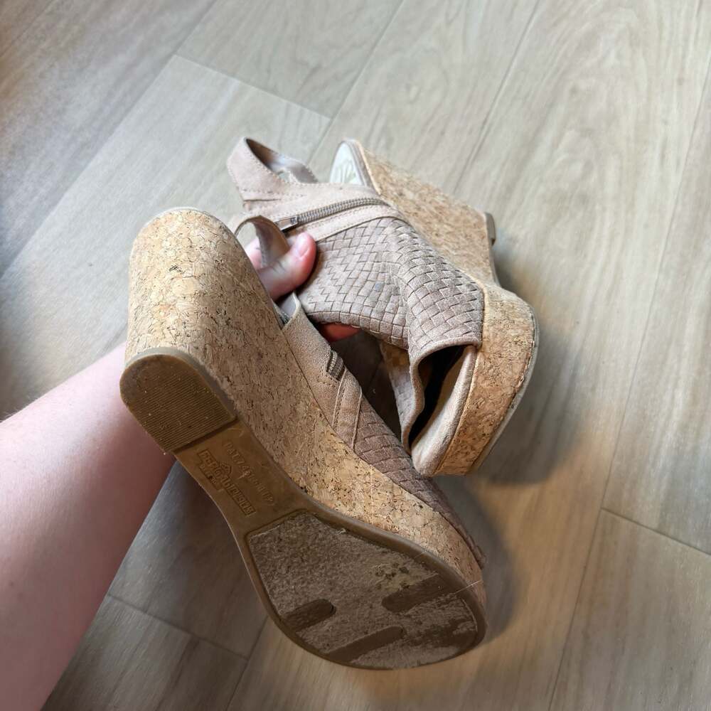Fergalicious by Fergie Taupe Woven Cork Platform Wedge Sandals Size 9 - Picture 5 of 5
